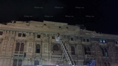 إنقاذ شاب حاول الانتحار أعلى عقار في الإسكندرية (صور)