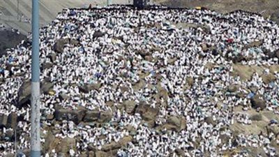 السعودية تلزم الحجاج بارتداء سوار إلكترونى يحدد بياناتهم ويرصد تحركاتهم 