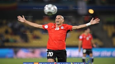 وائل جمعة يضرب قائمة 