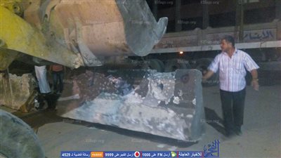 حملة لإزالة البلدورات التالفة بطريق 