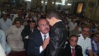 طفل ضرير يتلو القرآن في احتفالية ليلة القدر أمام محافظ الإسكندرية (صور)