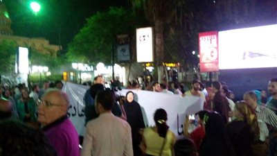 وقفة لأعضاء نادي جزيرة الورد بالمنصورة للمطالبة ببقاء المجلس الحالي (صور)