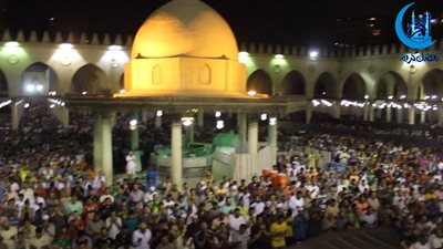 ابتهالات بلغت عنان السماء بليلة القدر في جامع عمرو بن العاص (فيديو)