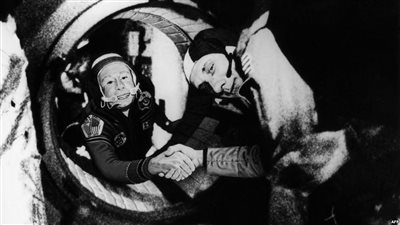 هل تعلم أن أول من مشى في الفضاء الخارجي هو ألكسي ليونوف في يونيو 1965؟