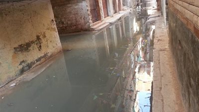 مياه الصرف الصحي تغرق شوارع الدخيلة بالإسكندرية 