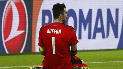 بالصور.. بوفون ينهار بالدموع بعد وداع يورو 2016