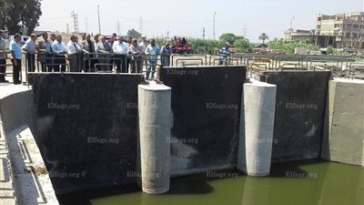 وزير الري يتفقد سحارة مصرف 