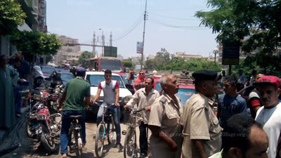 أهالي الزقازيق يقطعون الطريق لعدم حصولهم على الخبز في الشرقية (صور)