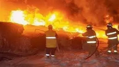 عاجل.. حريق هائل يلتهم سوق الخميس بالعريش