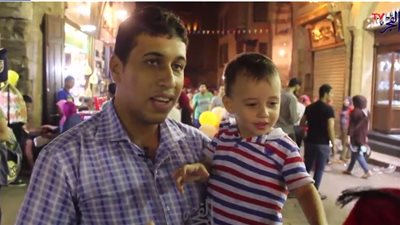 كيف احتفل ثروت وأسرته المسيحية برمضان في رحاب المعز (فيديو)