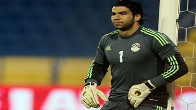 شريف إكرامي يهدد بفسخ عقده مع الأهلي بسبب يول وغالي