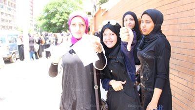 انهيار طلاب الثانوية العامة في آخر أيام الامتحانات (صور وفيديو)