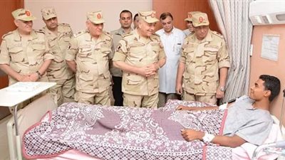 رئيس الأركان يزور المصابين بالمستشفيات العسكرية بمناسبة حلول عيد الفطر