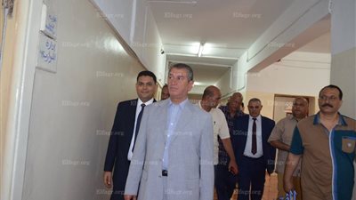 محافظ كفر الشيخ يهنئ العاملون بالديوان العام بعيد الفطر (صور)