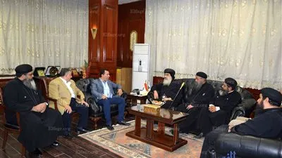 قيادات الكنيسة الأرثوذوكسية يهنئون محافظ الأقصر بعيد الفطر (صور)