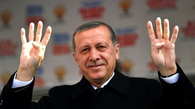 ديلي ميل: أردوغان يلغي فكرة المصالحة مع مصر رغم التطبيع مع إسرائيل 