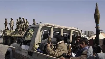 إصابة قائد عسكري يمني في انقلاب عربة عسكرية بلحج
