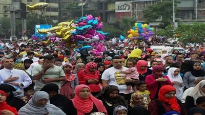  احذر.. صلاة العيد بجوار المرأة مكروهة وتصل للبطلان  