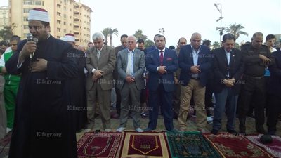 الآلاف يؤدون صلاة عيد الفطر ببورسعيد (صور) 