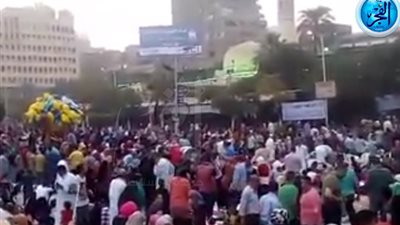 توافد المئات على مسجد مصطفى محمود لتأدية صلاة عيد الفطر (فيديو)
