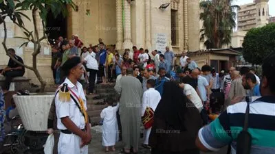 الآلاف يؤدون صلاة عيد الفطر بمسجد المرسى أبو العباس بالإسكندرية (فيديو وصور)