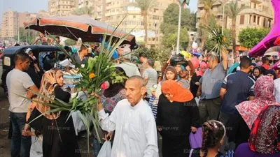 العيد في المدافن.. تقاليد يمارسها المصريون   (فيديو وصور)