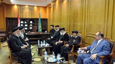 وفد كنسي بهنئ محافظ القليوبية بعيد الفطر (صور)