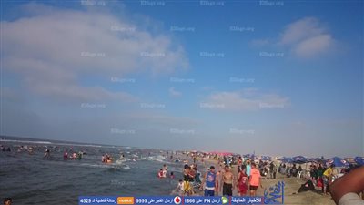 توافد مئات المواطنين على شواطئ 