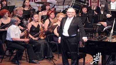 عازف بيانو بريطاني يُقيم عروضا موسيقية في دونيتسك