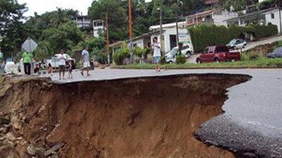 مصرع 35 شخصًا في انهيار أرضي بغرب الصين