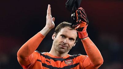 رسميا.. بيتر تشيك يعلن اعتزال اللعب الدولي