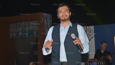 إيهاب توفيق وفريق 