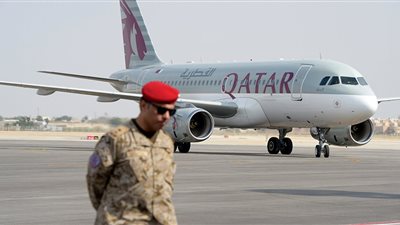 طائرة قطرية تهبط اضطراريا في مطار بوخارست