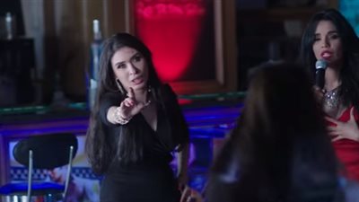 شاهد.. دينا ترقص على 