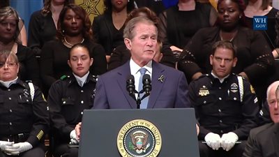 جورج بوش يلقي كلمة لتكريم ضحايا شرطة دالاس