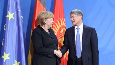 ميركل في أول زيارة رسمية لقيرغيزستان