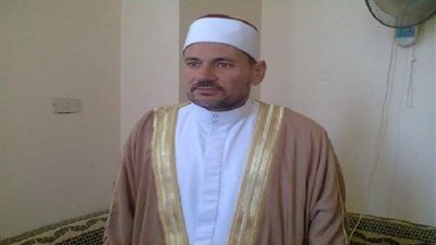 خطيب مسجد بالدقهلية يلقي خطبة الجمعة مستخدما 