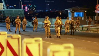 تركيا: مظاهرات رافضة للانقلاب بأنقرة واسطنبول.. وإطلاق نار بقصر الرئاسة والبرلمان