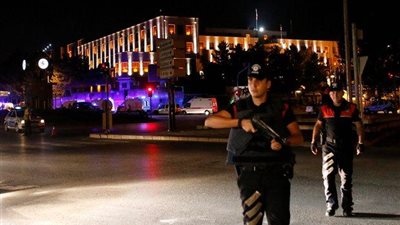 الشرطة التركية تلقي القبض على عناصر من اﻹنقلاب العسكري