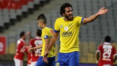 رئيس الإسماعيلي يهاجم هداف الفريق بسبب الأهلي 