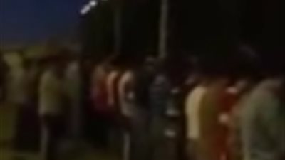 مواطنون يؤدون صلاة الفجر من أمام مجمع الرئاسة بالعاصمة التركية