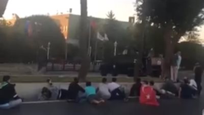 احتشاد آلاف المواطنين في الميادين والمدن التركية رفضا للانقلاب العسكري