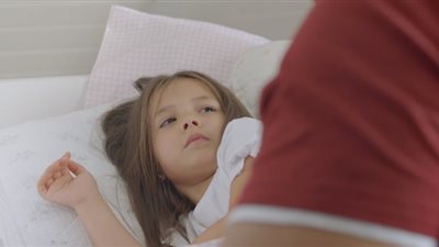 الطفلة إلكسندرا أوين بطلة كليب 