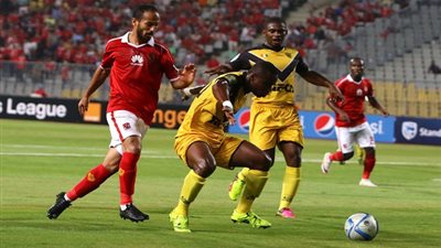 الأهلي يتعادل سلبيا مع الوداد البيضاوي في الشوط الأول