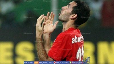 بالصور.. بكاء أبوتريكة حزنا على طارق سليم