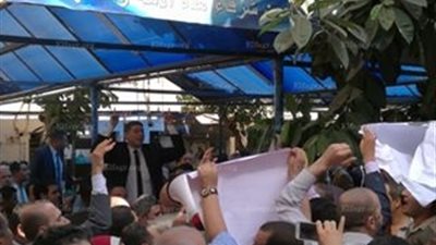 مسيرة من محامي حلوان داخل النقابة يهتفون: 