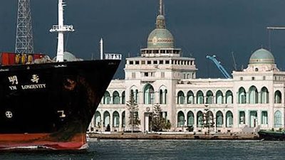 موانئ بورسعيد تستقبل اليوم 10 سفن