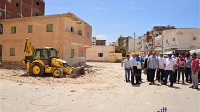 رفع 250م3 قمامة وإزالة تعديات على 6 أفدنة بمبادرة حلوة يا بلدنا فى مطروح 