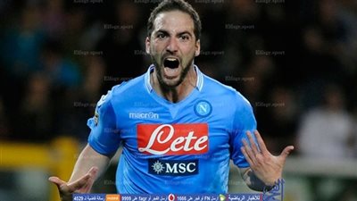 رئيس نابولي يكشف حقيقة رجيل هيجواين