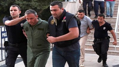 مفاجأة.. أردوغان ينسف قيادة الجيش التركي ويعتقل جنرالاته بالجملة